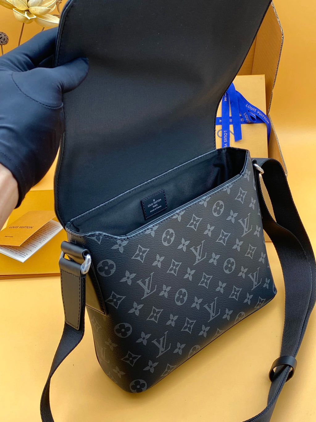 LV axelväska