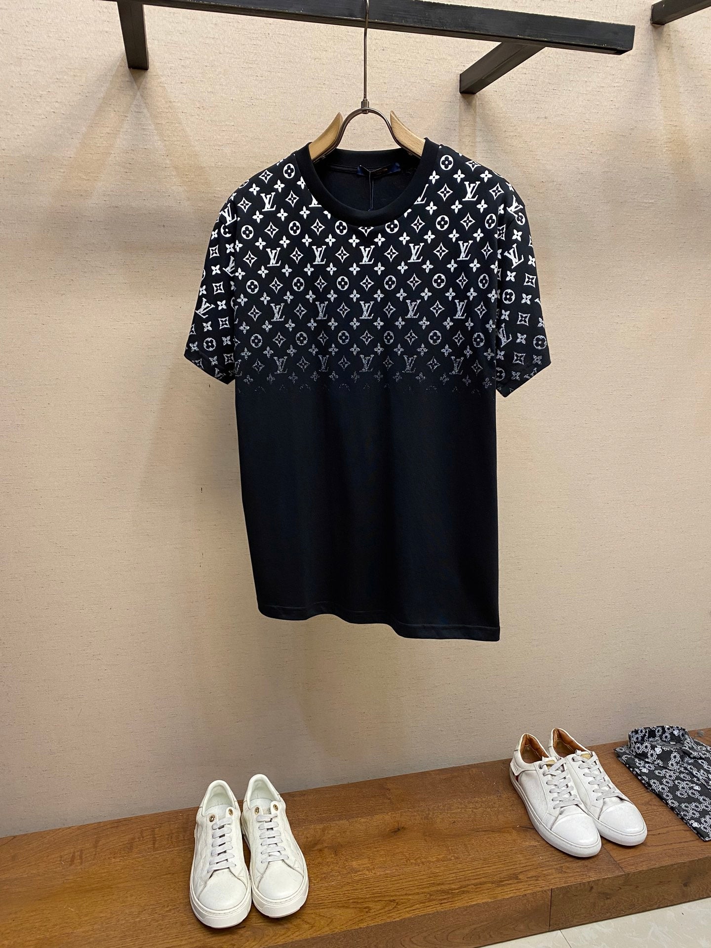 LV T-shirt